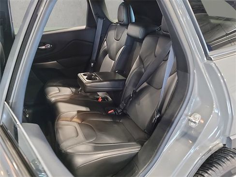 Used 2020 Jeep Cherokee Limited image 34