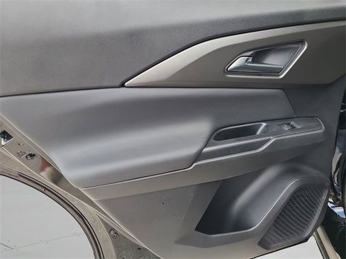 New 2026 Chevrolet Equinox EV LT image 18