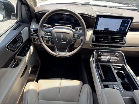 Used 2022 Lincoln Navigator Reserve RWD image 14