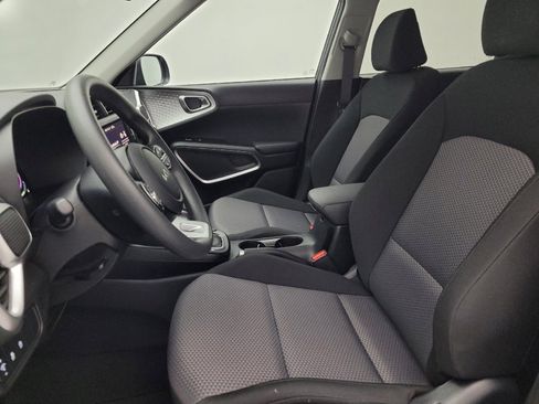 Used 2025 Kia Soul LX image 17