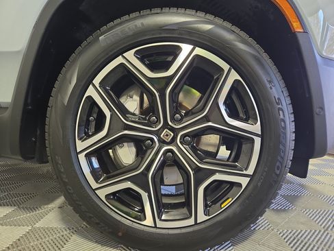 Used 2024 Rivian R1T Adventure AWD/4WD image 11