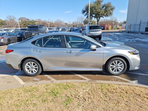 Used 2025 Toyota Camry LE image 7