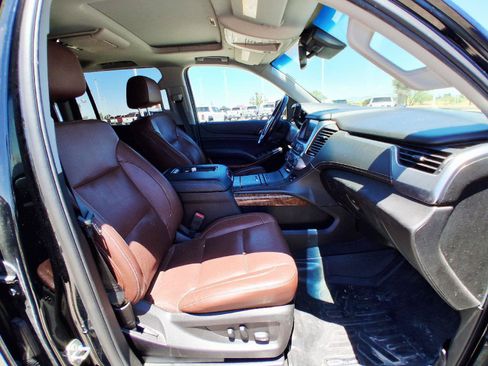Used 2019 Chevrolet Suburban Premier w/ Premier Plus Edition AWD/4WD image 18