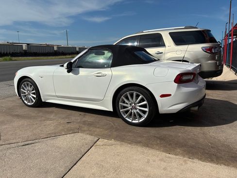 Used 2017 FIAT 124 Spider Lusso RWD image 21