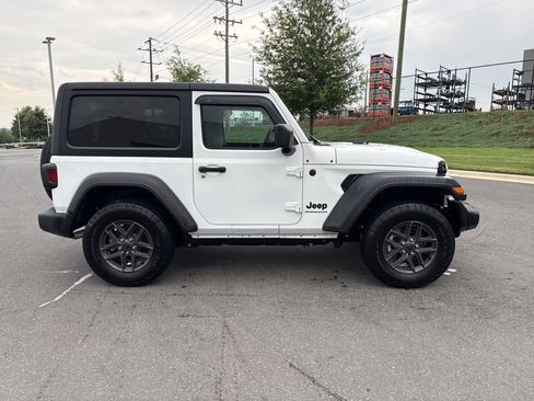 Used 2024 Jeep Wrangler Sport AWD/4WD image 10
