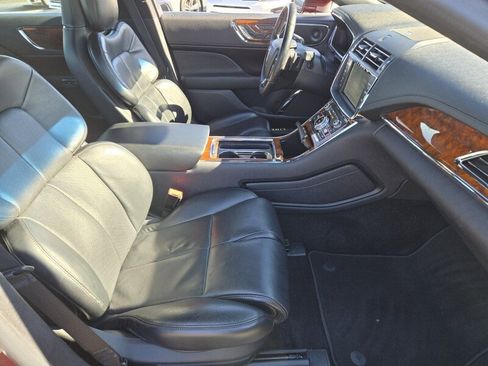 Used 2020 Lincoln Continental Reserve image 16
