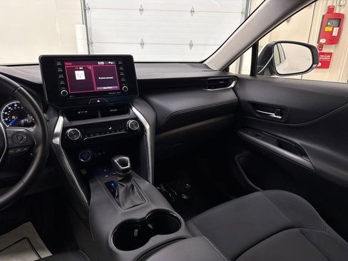 Used 2022 Toyota Venza LE image 15