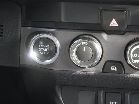 Used 2019 Toyota Tacoma TRD Off-Road image 31