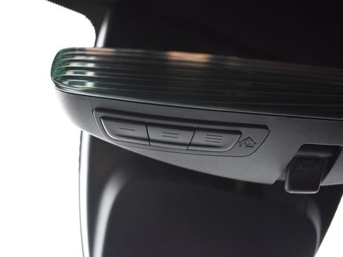 Used 2025 Toyota Corolla Cross AWD Hybrid image 18