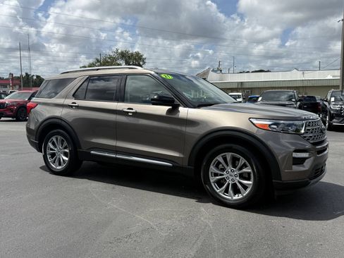 Used 2021 Ford Explorer Limited w/ Equipment Group 301A RWD image 2