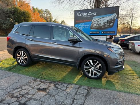 Used 2018 Honda Pilot Touring image 2