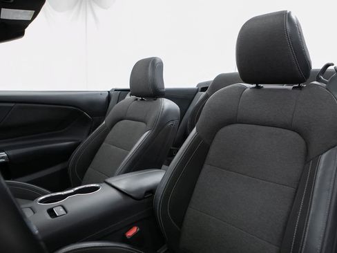 Used 2024 Ford Mustang Convertible image 5