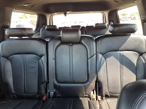 Used 2024 Jeep Wagoneer Series II w/ Flexible Seating Group AWD/4WD image 18