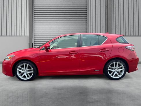 Used 2015 Lexus CT 200h w/ Navigation Package FWD image 2