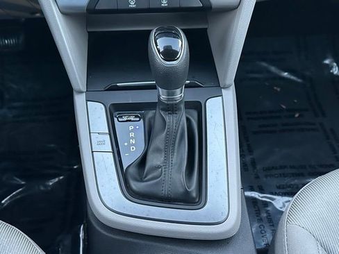 Used 2017 Hyundai Elantra SE image 35