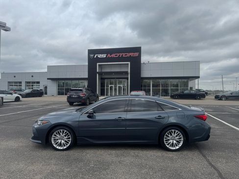 Used 2019 Toyota Avalon Touring w/ Advanced Safety Package image 10