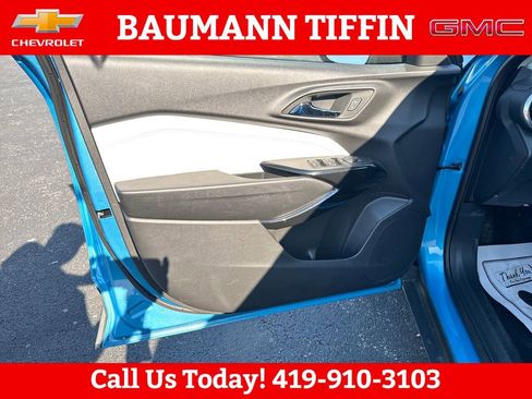 Used 2025 Chevrolet Trax LT w/ LT Convenience Package FWD image 17