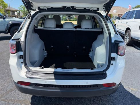 Used 2018 Jeep Compass Limited w/ Navigation Group FWD image 8