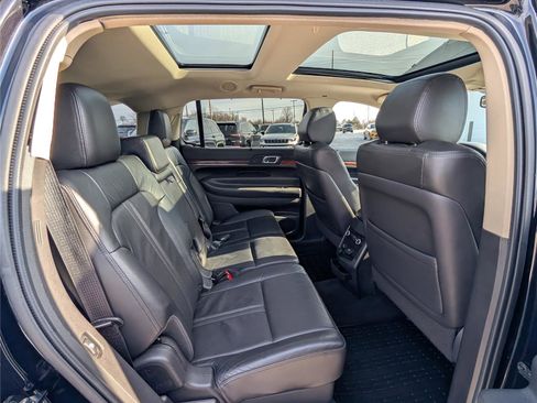 Used 2019 Lincoln MKT Reserve image 10