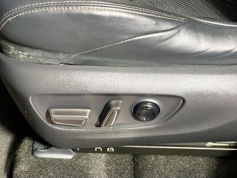 Used 2021 Toyota Venza XLE w/ Softex Package image 15