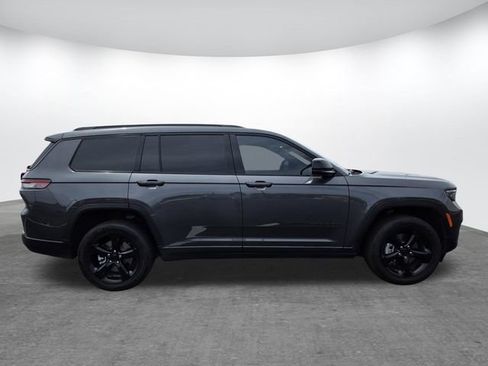 Used 2023 Jeep Grand Cherokee L Laredo RWD image 3