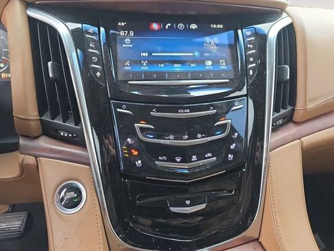 Used 2015 Cadillac Escalade Platinum image 10