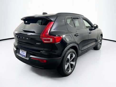 Used 2023 Volvo XC40 B5 Plus w/ Driver Assist Package image 5