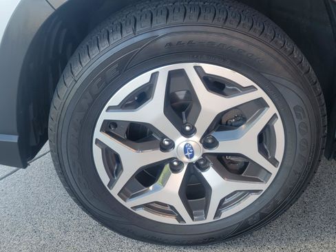 Used 2020 Subaru Forester Premium AWD/4WD image 6