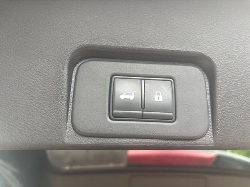 Used 2025 Nissan Rogue SV FWD image 23