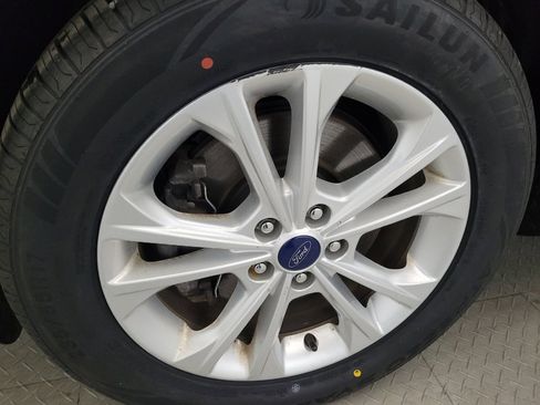 Used 2017 Ford Escape SE w/ Equipment Group 201A AWD/4WD image 31