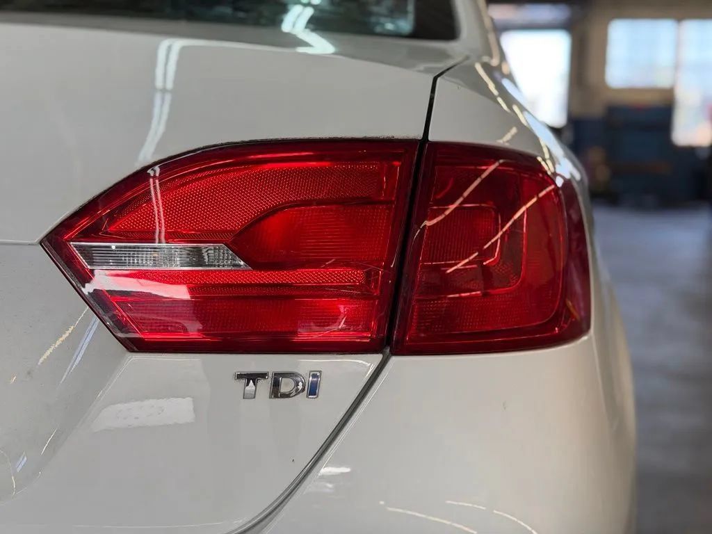 Used 2014 Volkswagen Jetta TDI FWD image 16