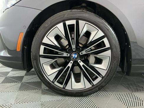 Certified 2025 BMW 530i w/ Premium Package RWD image 32