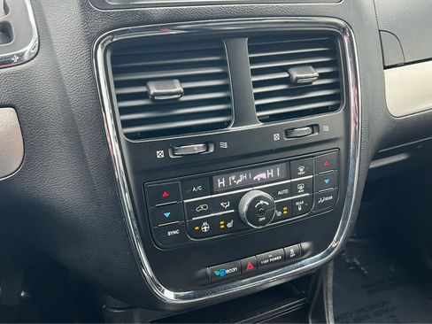 Used 2017 Dodge Grand Caravan GT image 37