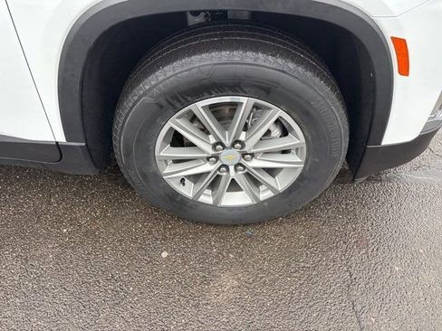 Used 2023 Chevrolet Traverse LT image 45