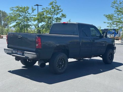 Used 2005 Chevrolet Silverado 2500 LT w/ Heavy-Duty Power Package AWD/4WD image 5