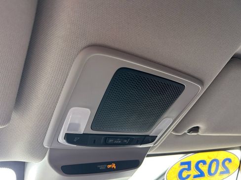 Certified 2025 Honda HR-V LX image 30