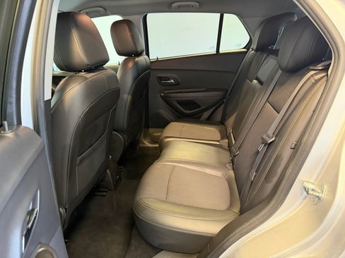 Used 2019 Chevrolet Trax LT w/ LT Convenience Package FWD image 25