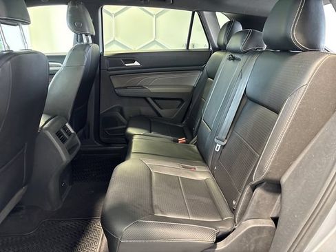 Used 2022 Volkswagen Atlas Cross Sport SE FWD image 15