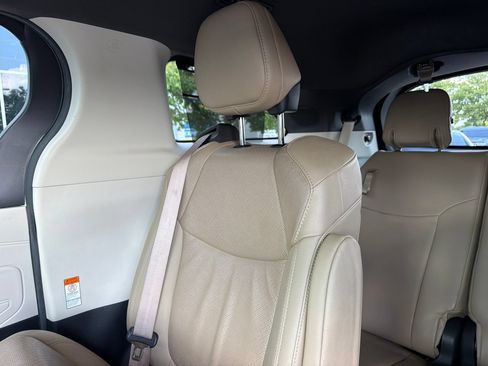 Used 2022 Toyota Sienna Limited AWD/4WD image 20