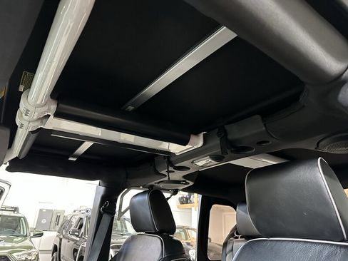 Used 2014 Jeep Wrangler Unlimited Rubicon w/ Max Tow Package AWD/4WD image 28