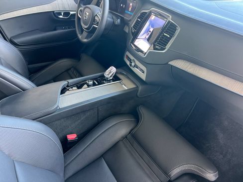 Used 2025 Volvo XC90 T8 Ultra AWD/4WD image 21