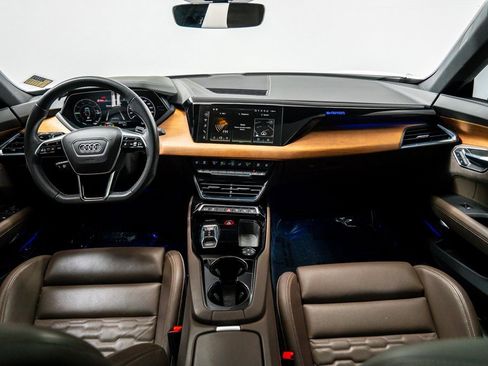 Used 2023 Audi e-tron GT Prestige image 26