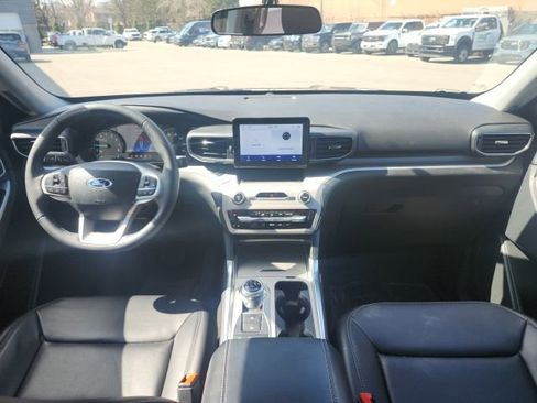 Used 2024 Ford Explorer XLT w/ Equipment Group 202A AWD/4WD image 19