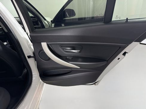 Used 2018 BMW 320i Sedan RWD image 28
