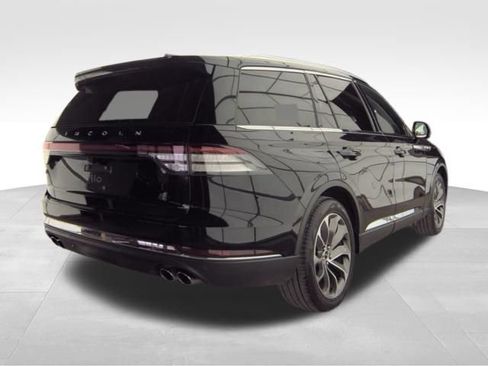 Used 2025 Lincoln Aviator AWD image 5