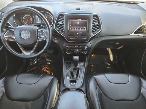 Used 2019 Jeep Cherokee Latitude Plus w/ Comfort/Convenience Group image 14