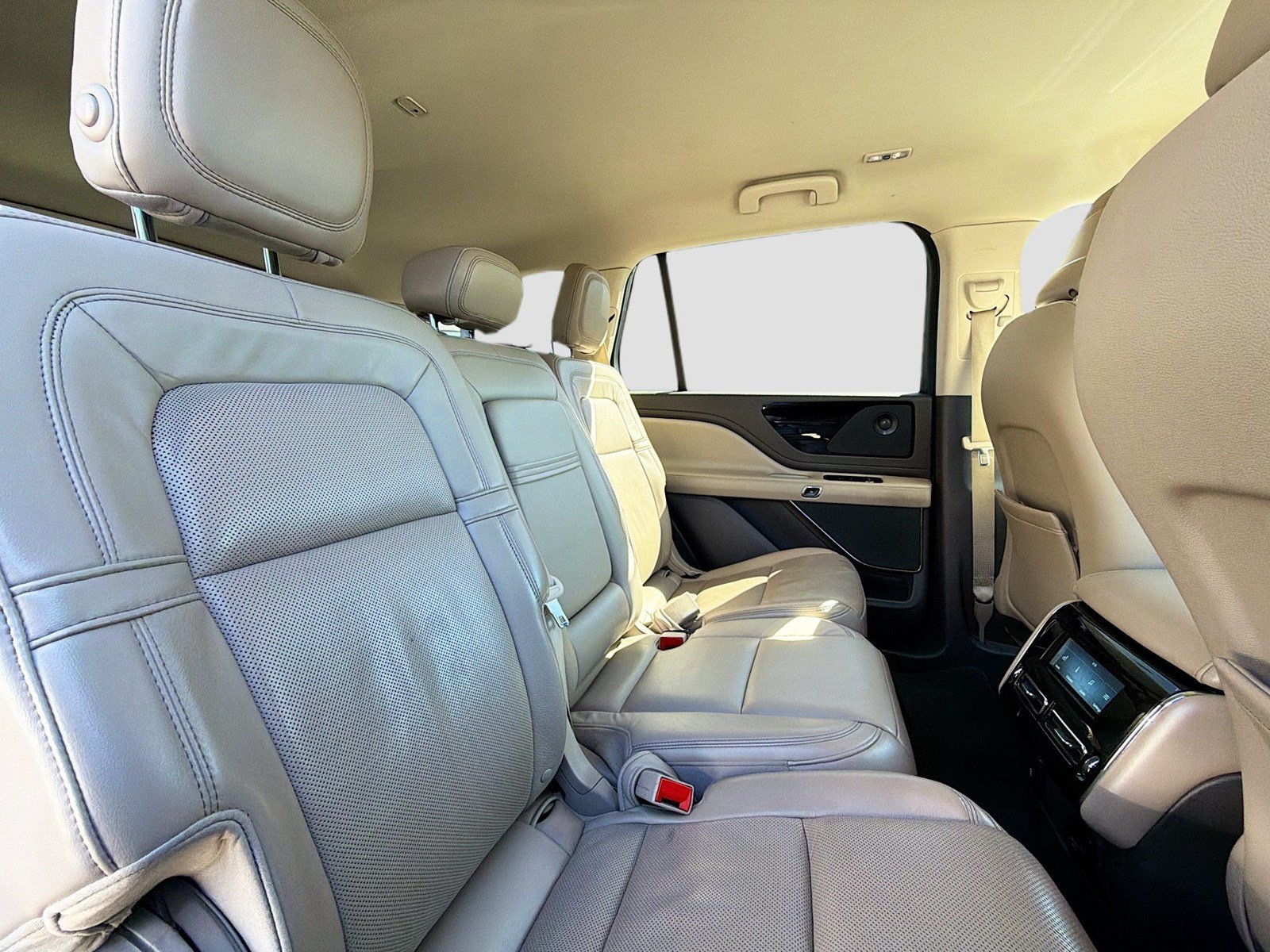 Used 2020 Lincoln Aviator Reserve w/ Elements Package Plus RWD image 18