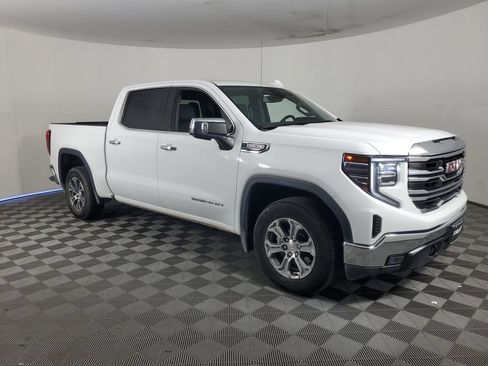 Used 2025 GMC Sierra 1500 SLT RWD image 2