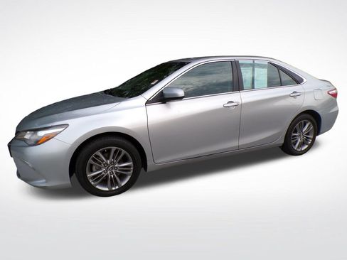 Used 2017 Toyota Camry SE FWD image 3