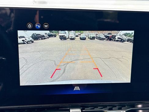 Used 2025 Chevrolet Equinox LT AWD/4WD image 14